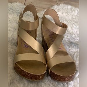 Blowfish gold sandals with velcro strap